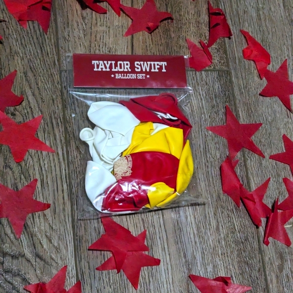 "Feeling 2022" Balloons by Taylor Swift - Picture 1 of 5